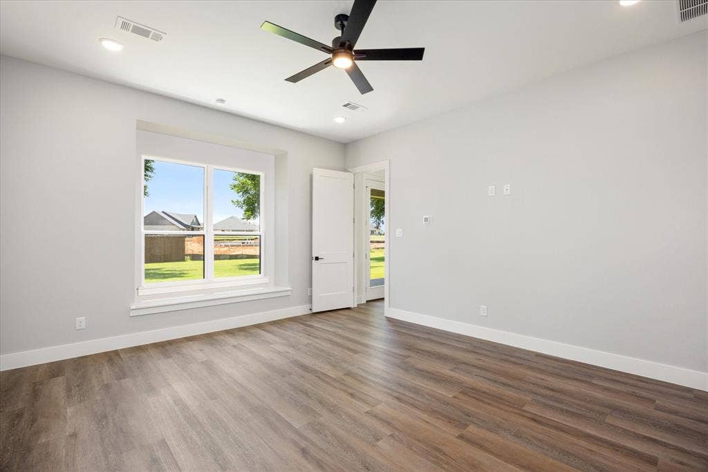 2180 Middlewood Circle, Granbury, TX 76049 2180 Middlewood Circle, Granbury, TX 76049