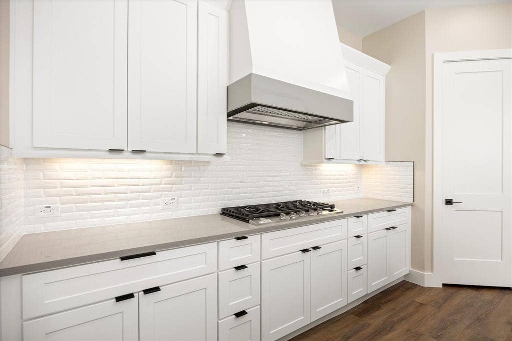 2180 Middlewood Circle, Granbury, TX 76049 2180 Middlewood Circle, Granbury, TX 76049