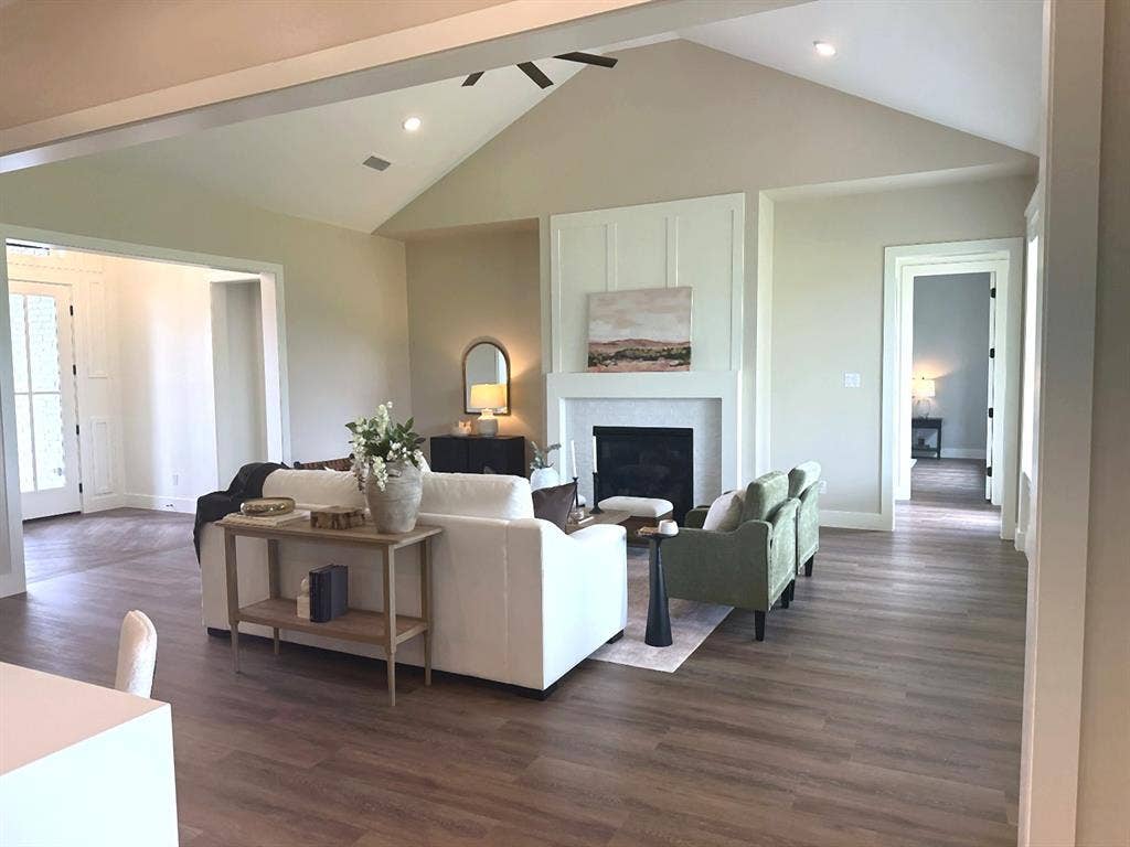 2180 Middlewood Circle, Granbury, TX 76049 2180 Middlewood Circle, Granbury, TX 76049