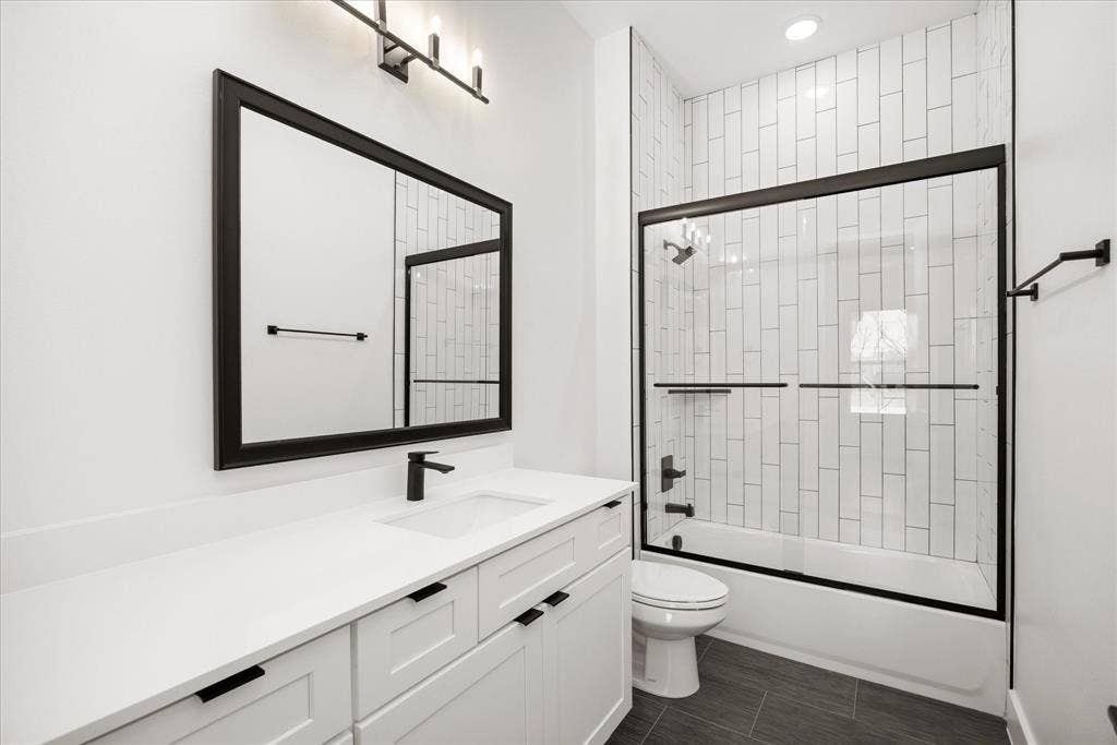 2180 Middlewood Circle, Granbury, TX 76049 2180 Middlewood Circle, Granbury, TX 76049