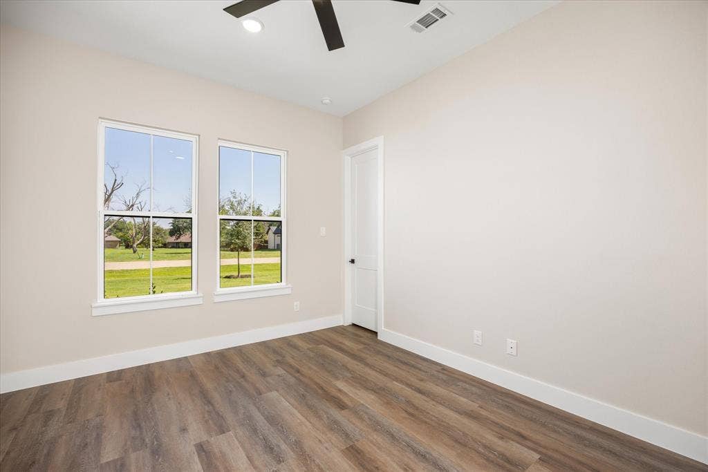 2180 Middlewood Circle, Granbury, TX 76049 2180 Middlewood Circle, Granbury, TX 76049