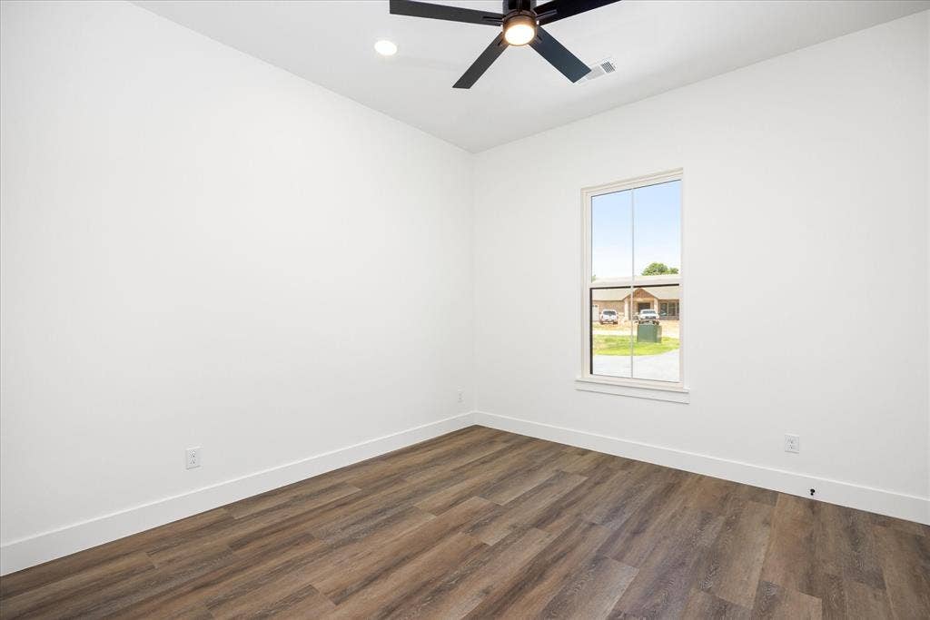 2180 Middlewood Circle, Granbury, TX 76049 2180 Middlewood Circle, Granbury, TX 76049