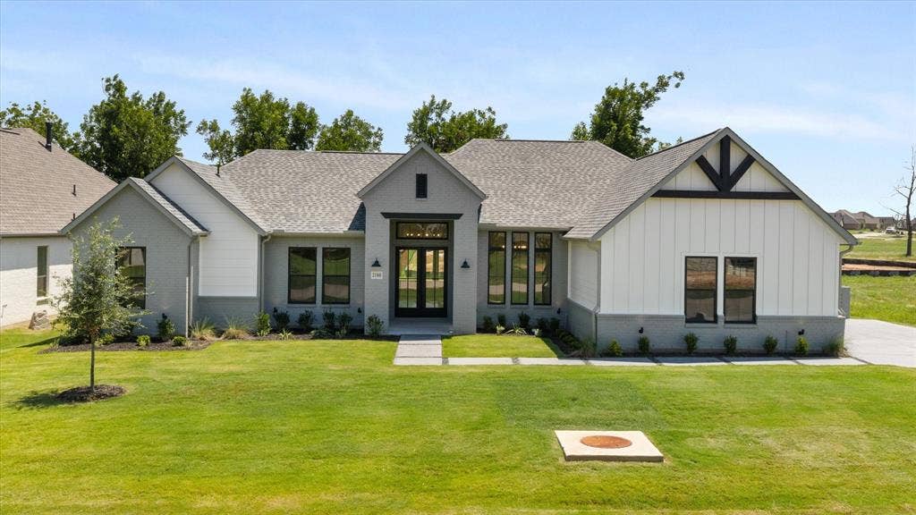 2180 Middlewood Circle, Granbury, TX 76049 2180 Middlewood Circle, Granbury, TX 76049