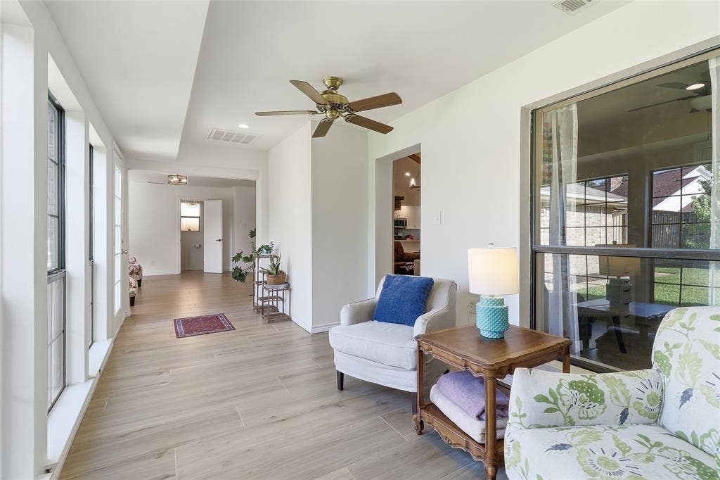 2808 Fountain Head Drive, Plano, TX 75023 Sunroom with ultimate light. Great for morning coffee.