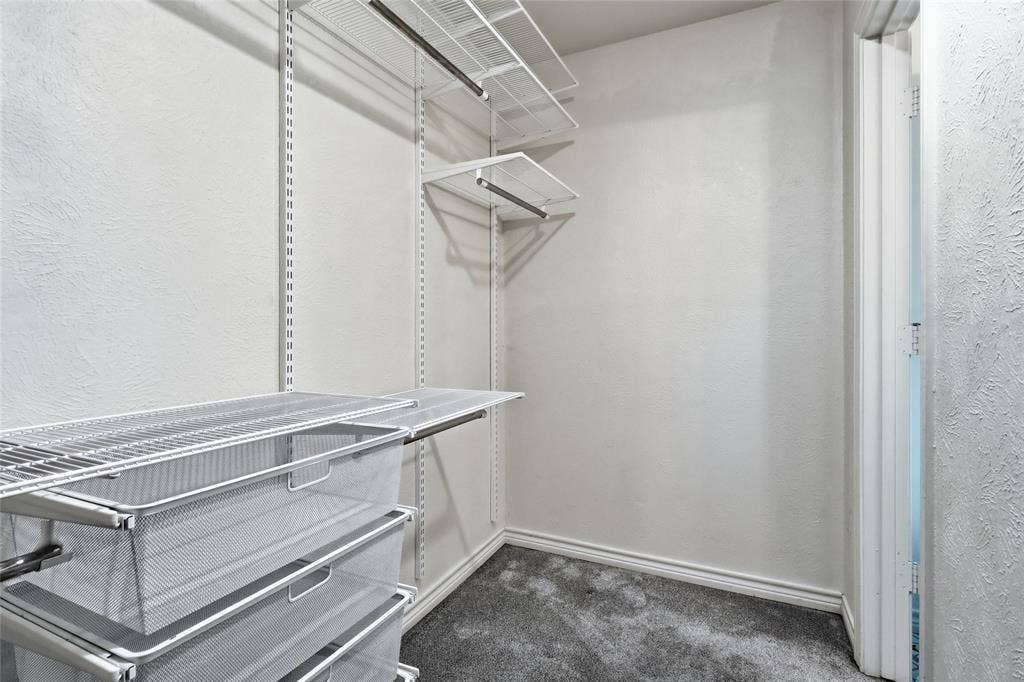 2808 Fountain Head Drive, Plano, TX 75023 Adjustable wire shelving system with integrated wire drawers and hanging rods
