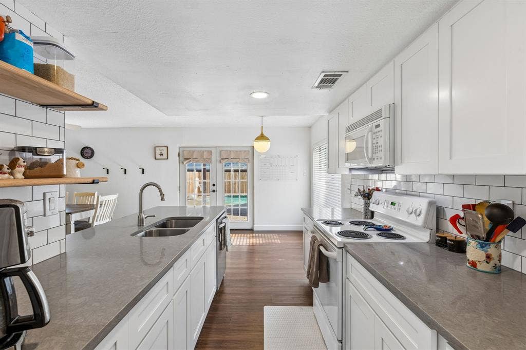 3437 Castle Rock Lane, Garland, TX 75044 3437 Castle Rock Lane, Garland, TX 75044