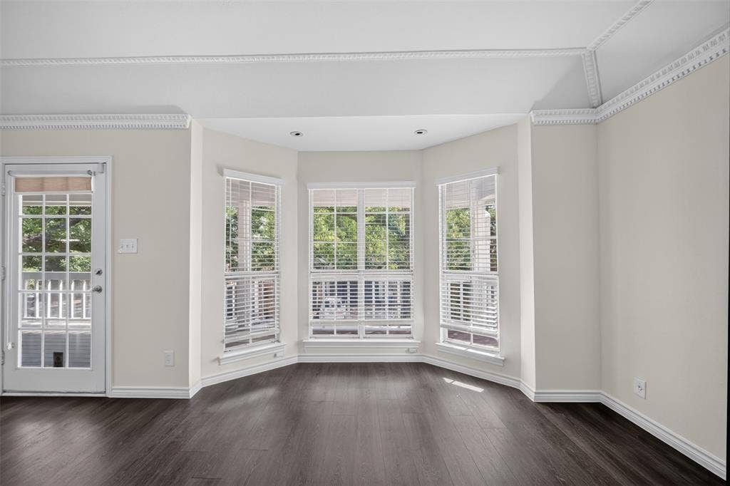 1319 Birkenhead Court, Dallas, TX 75204 BAY WINDOWS IN PRIMARY BEDROOM