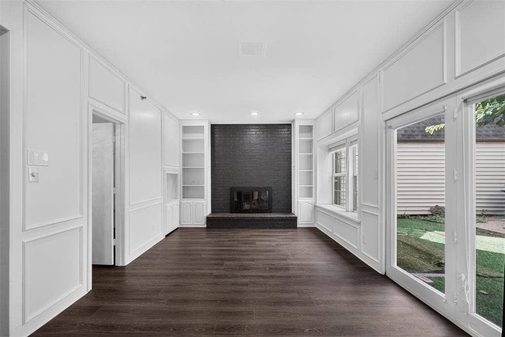 1319 Birkenhead Court, Dallas, TX 75204 FIREPLACE IN DEN