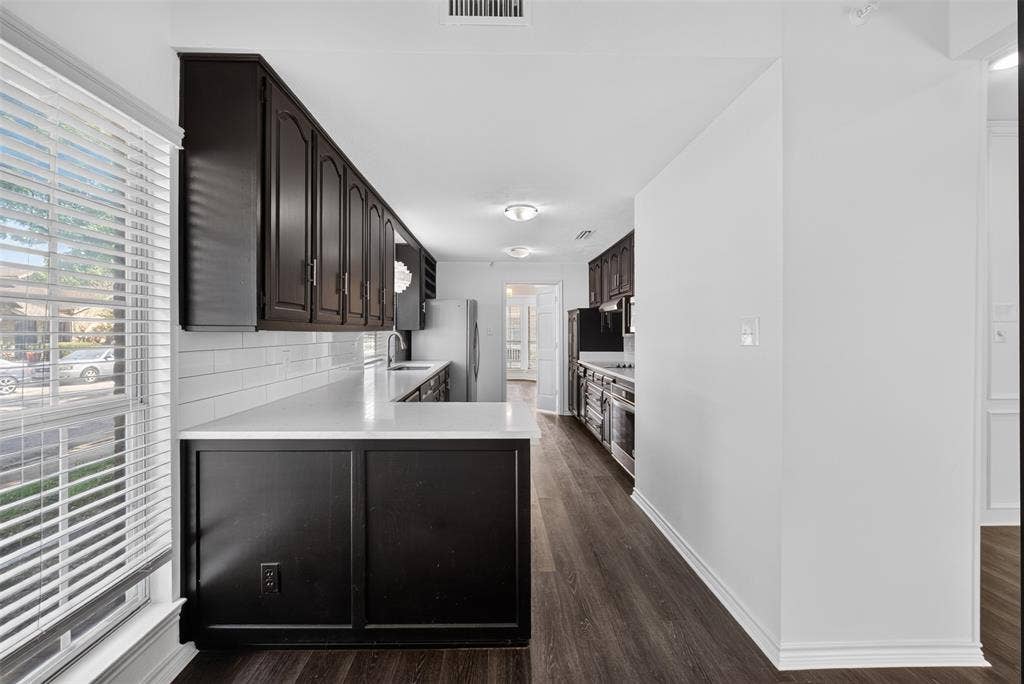 1319 Birkenhead Court, Dallas, TX 75204 BREAKFAST AREA