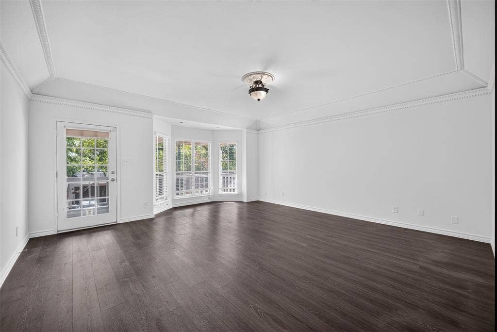 1319 Birkenhead Court, Dallas, TX 75204 LIVING ROOM