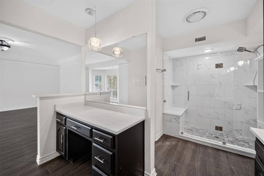 1319 Birkenhead Court, Dallas, TX 75204 VIEW OF SHOWER