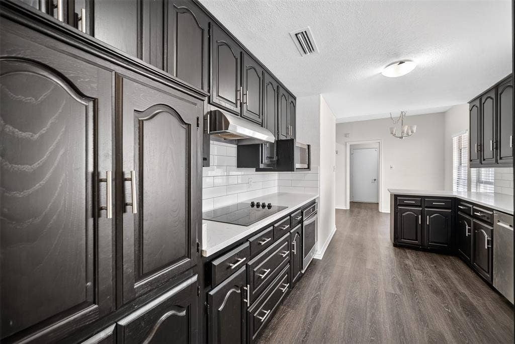 1319 Birkenhead Court, Dallas, TX 75204 ELECTRIC STOVE IN KITCHEN