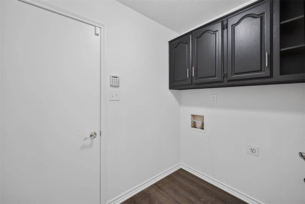 1319 Birkenhead Court, Dallas, TX 75204 SEPARATE UTILITY ROOM