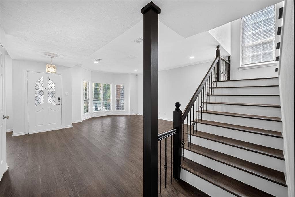 1319 Birkenhead Court, Dallas, TX 75204 STAIRS TO SECOND FLOOR FROM LIVING ROOM