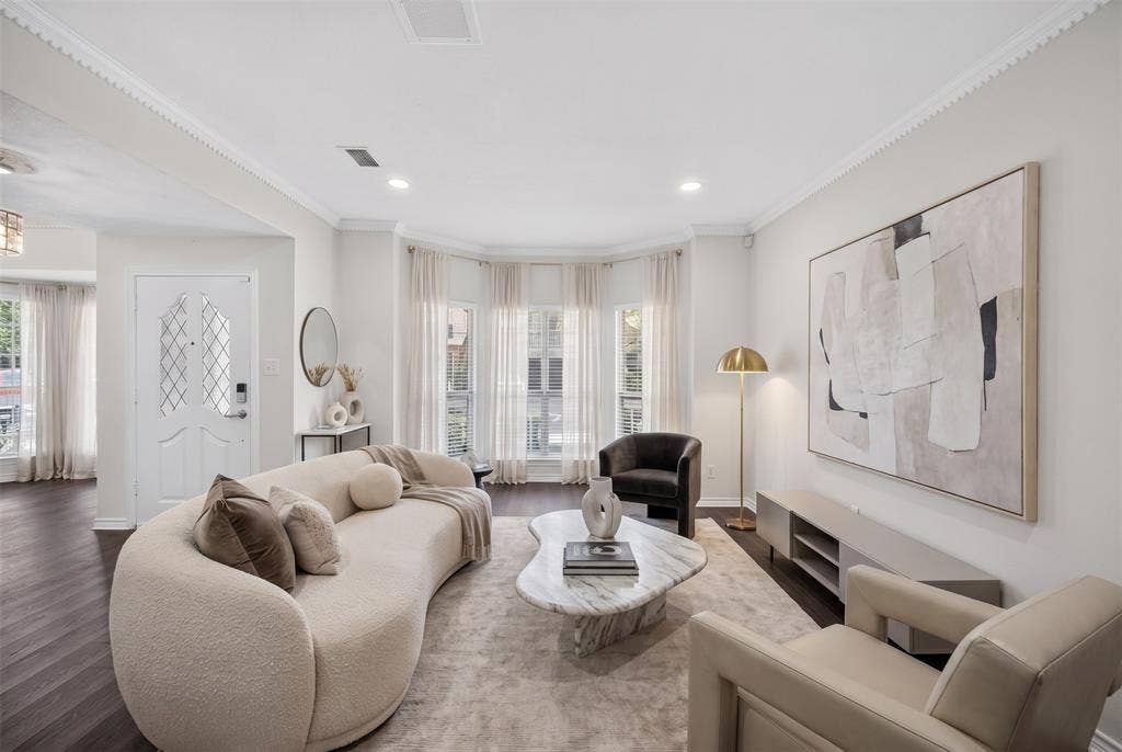 1319 Birkenhead Court, Dallas, TX 75204 VIRTUALLY STAGED