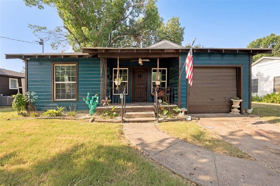 Property photo for 1008 E Russell Avenue, Carrollton, TX