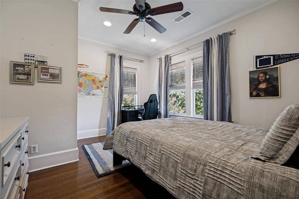 5610 Gaston Avenue, Dallas, TX 75214 Hardwood flooring, recessed lighting, ceiling fan, and window treatments