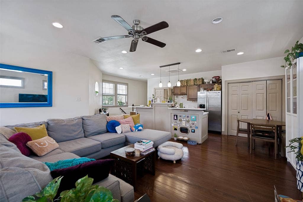 5610 Gaston Avenue, Dallas, TX 75214 Hardwood-style flooring throughout