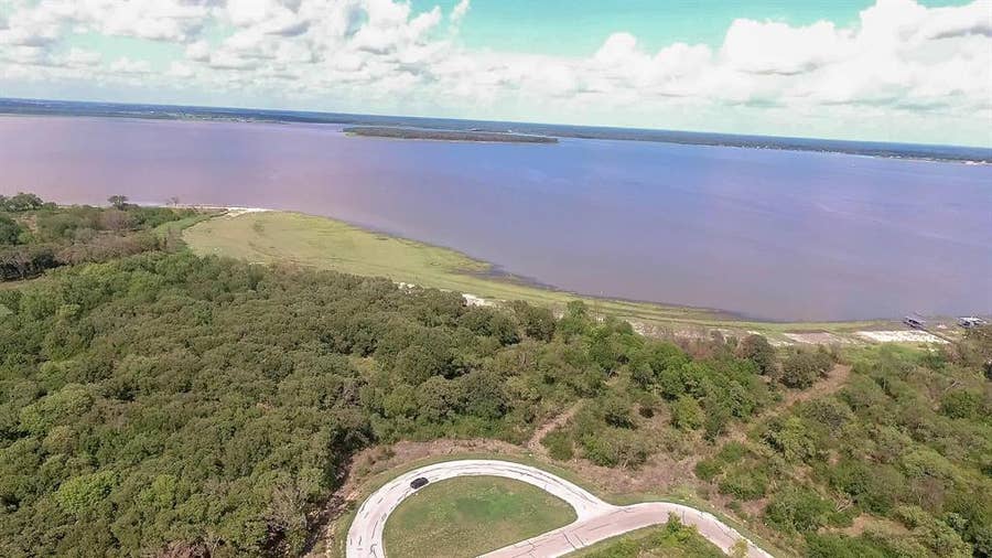 Property photo for 8423 Southern Shore Court, Kemp, TX