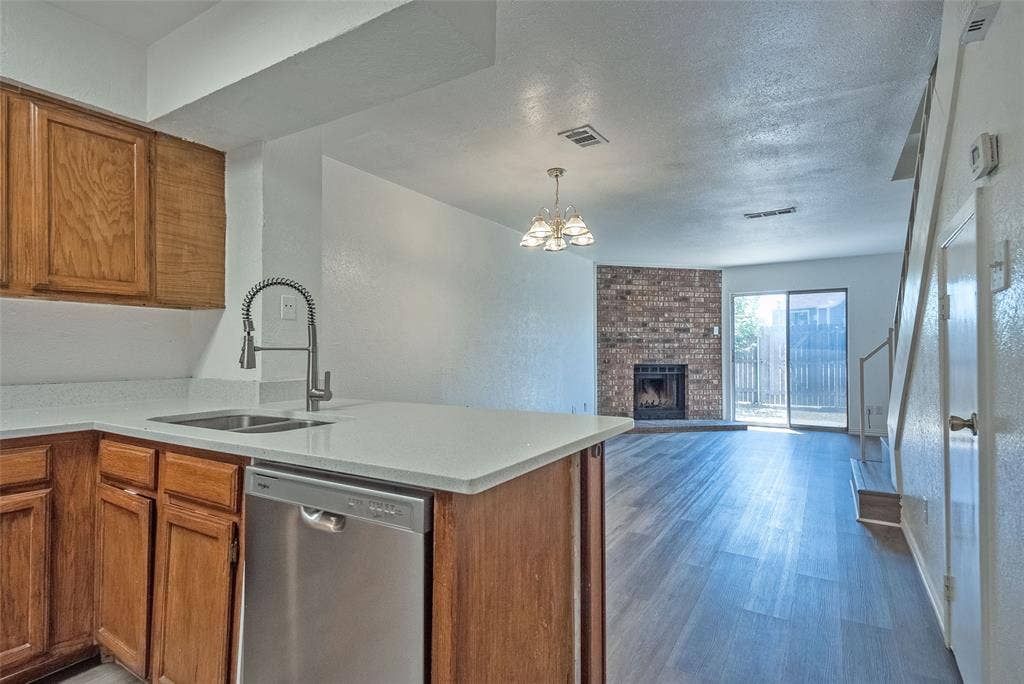 709 Lee Street, Mesquite, TX 75149 709 Lee Street, Mesquite, TX 75149