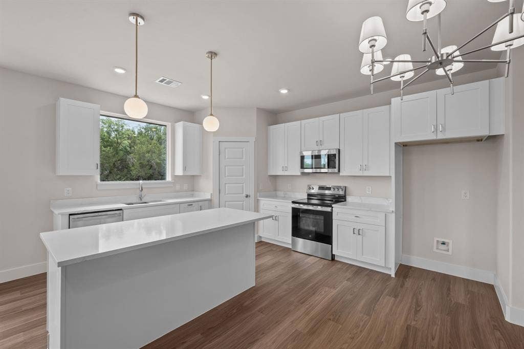 2623 Creekview Drive, Granbury, TX 76048 2623 Creekview Drive, Granbury, TX 76048