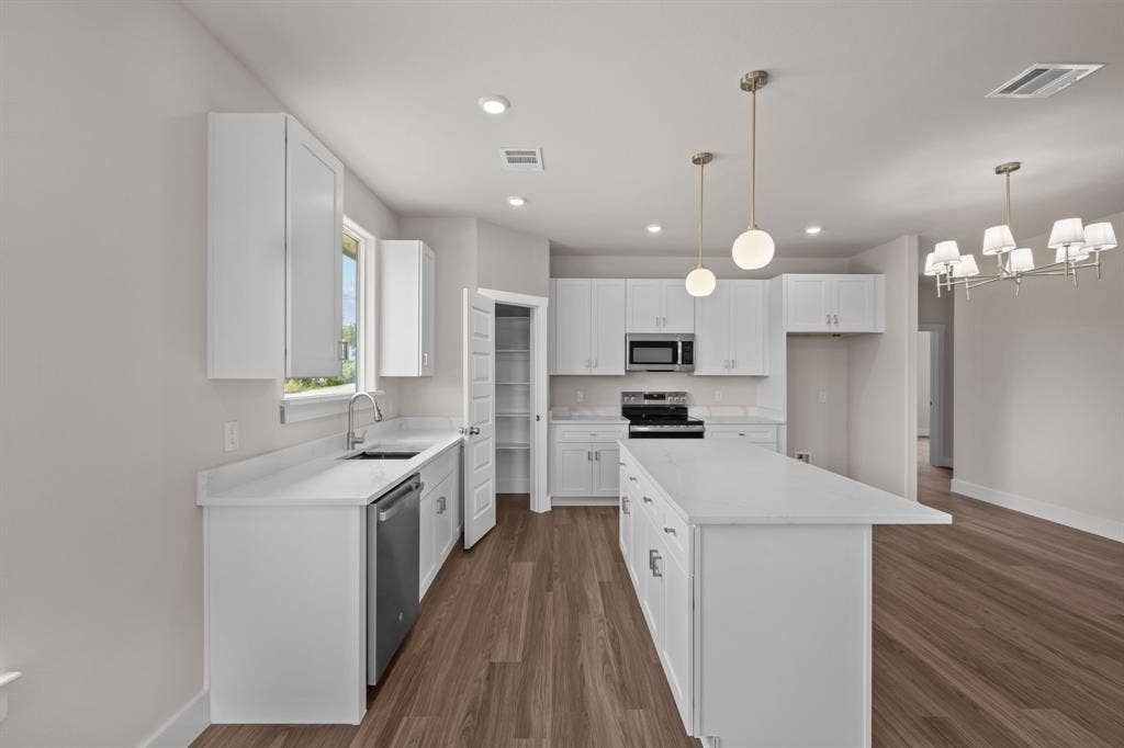 2623 Creekview Drive, Granbury, TX 76048 2623 Creekview Drive, Granbury, TX 76048