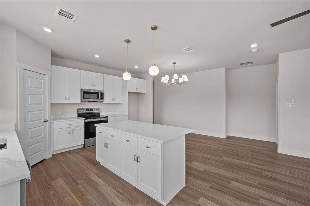 2623 Creekview Drive, Granbury, TX 76048 2623 Creekview Drive, Granbury, TX 76048