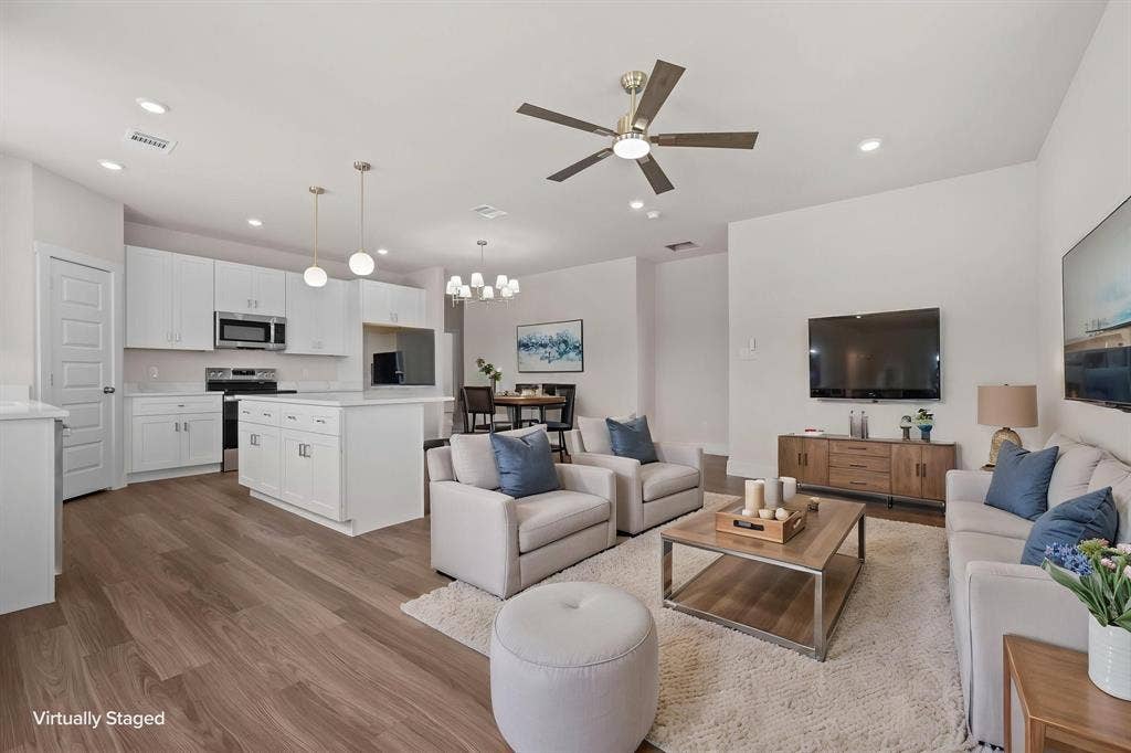 2623 Creekview Drive, Granbury, TX 76048 *Virtually Staged*