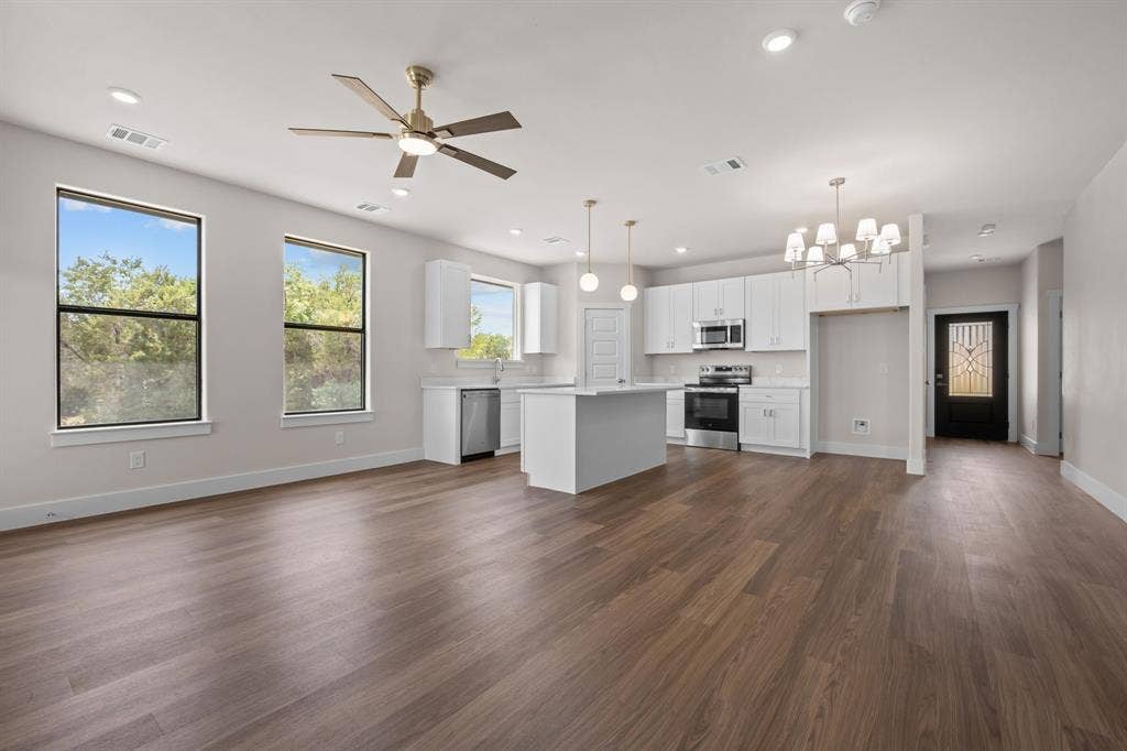 2623 Creekview Drive, Granbury, TX 76048 2623 Creekview Drive, Granbury, TX 76048