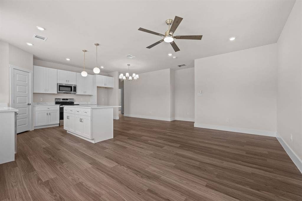 2623 Creekview Drive, Granbury, TX 76048 2623 Creekview Drive, Granbury, TX 76048