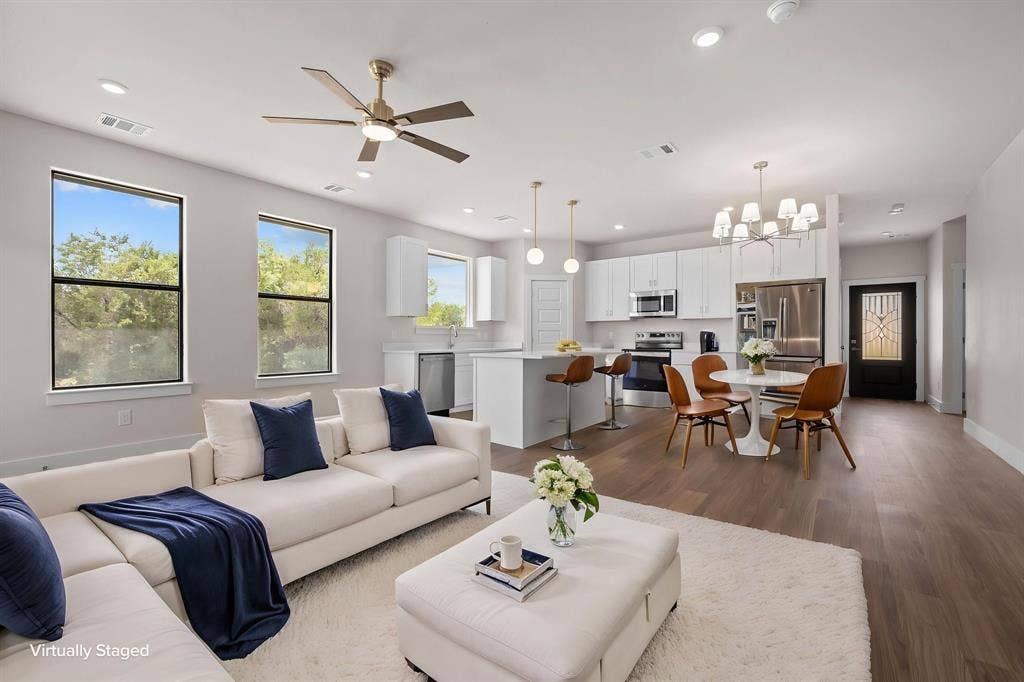 2623 Creekview Drive, Granbury, TX 76048 *Virtually Staged*