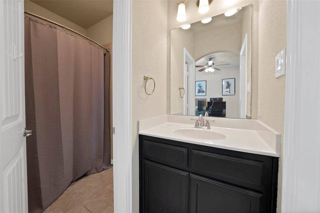 4702 Sunflower Drive, Mansfield, TX 76063