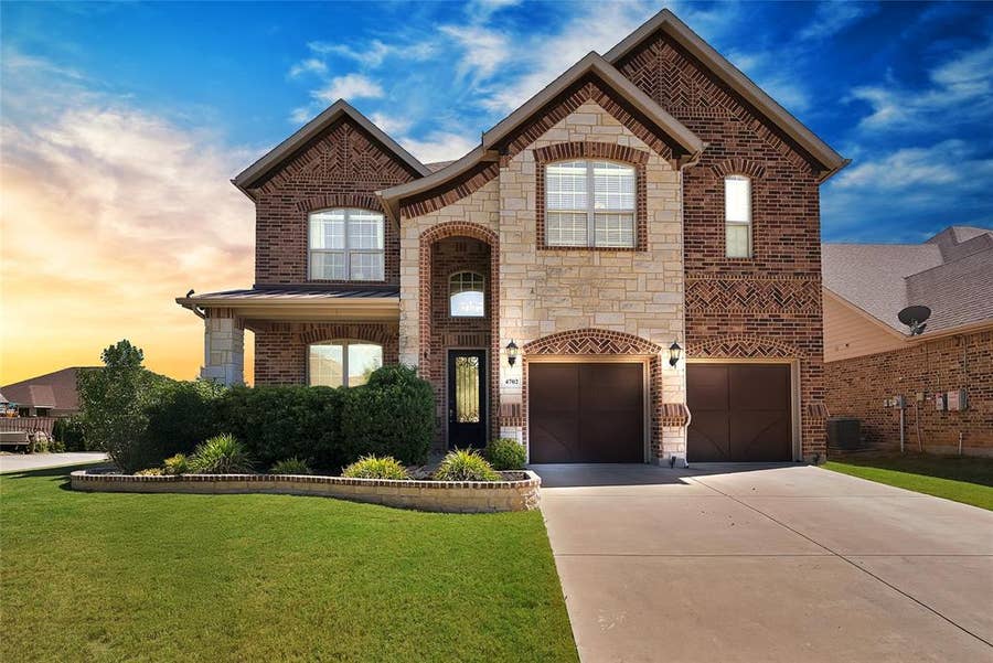 Property photo for 4702 Sunflower Drive, Mansfield, TX