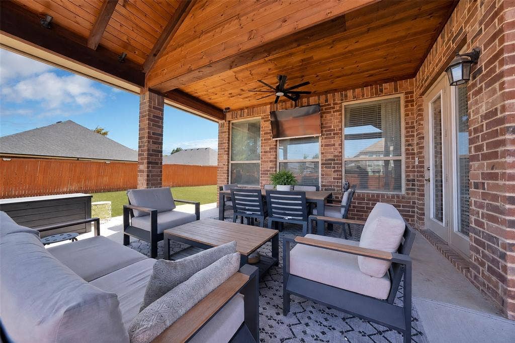 4702 Sunflower Drive, Mansfield, TX 76063