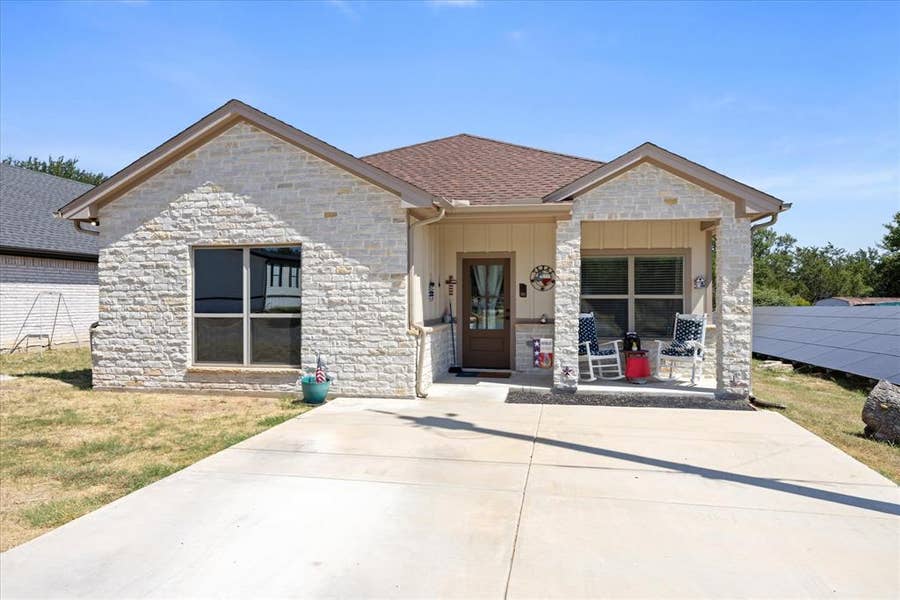 Property photo for 1608 Ridgeview Trail, Granbury, TX