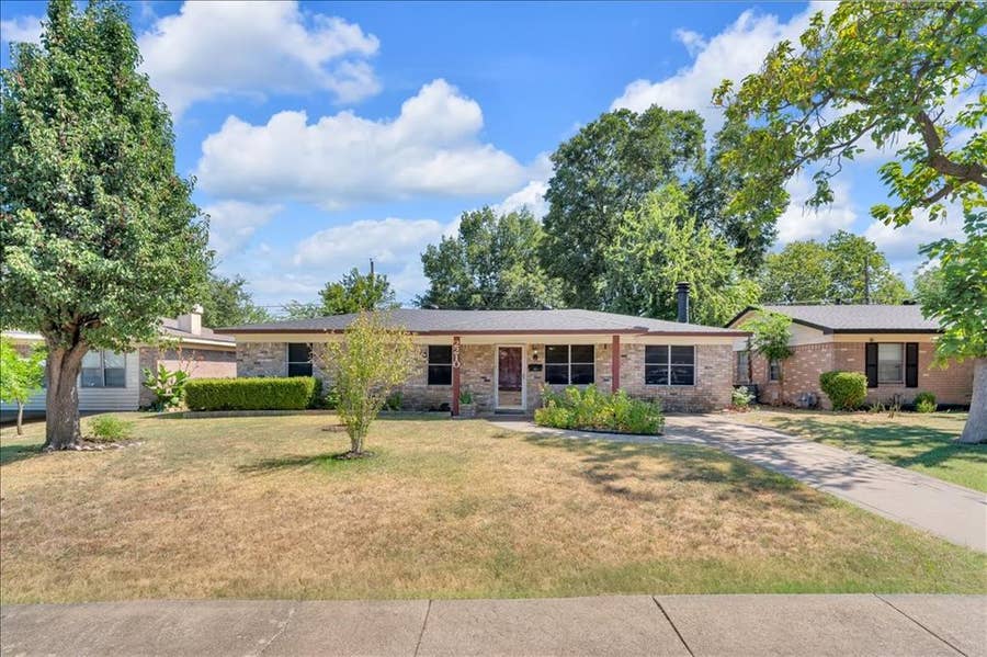 Property photo for 2210 Starlite Lane, Irving, TX
