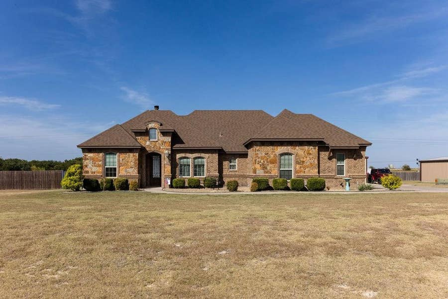 Property photo for 123 Cactus Drive, Decatur, TX