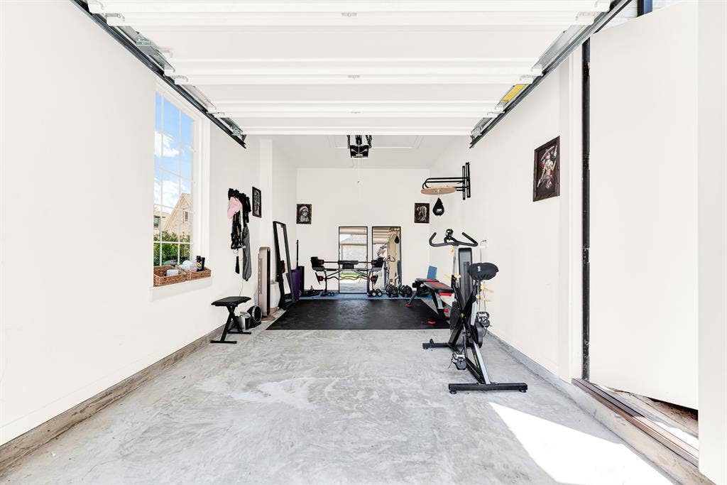 10067 Clover Forest Court, Frisco, TX 75035 High ceilings and a tall side window bring abundant daylight across smooth concrete flooring. You can crush an early morning workout or stretch out uninterrupted right in your own dedicated home space in the handy single car garage bay by the front door.