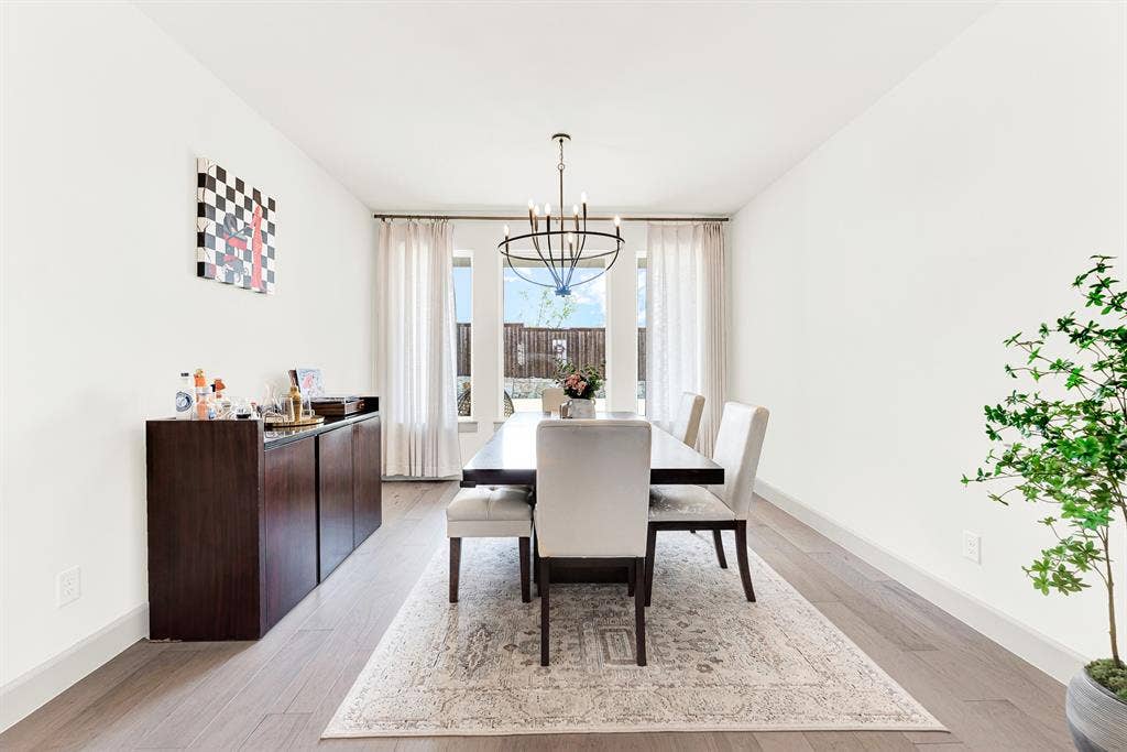 10067 Clover Forest Court, Frisco, TX 75035 Clean architectural lines and a centered trio of back windows center the space in gentle daylight. It’s a lovely backdrop for hosting intimate, multi-course dinner parties with close friends.