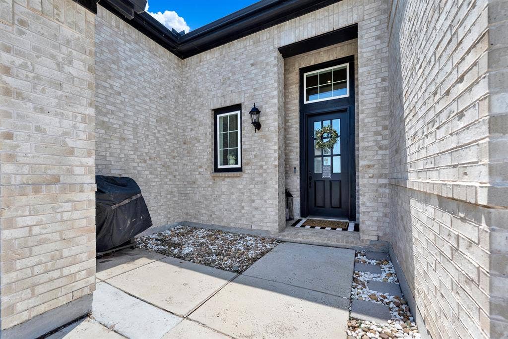 10067 Clover Forest Court, Frisco, TX 75035 A sheltered alcove creates an inviting threshold with a glass-paned front door catching warm ambient rays. You can happily welcome old friends at the front doorstep for a laid-back weekend visit.