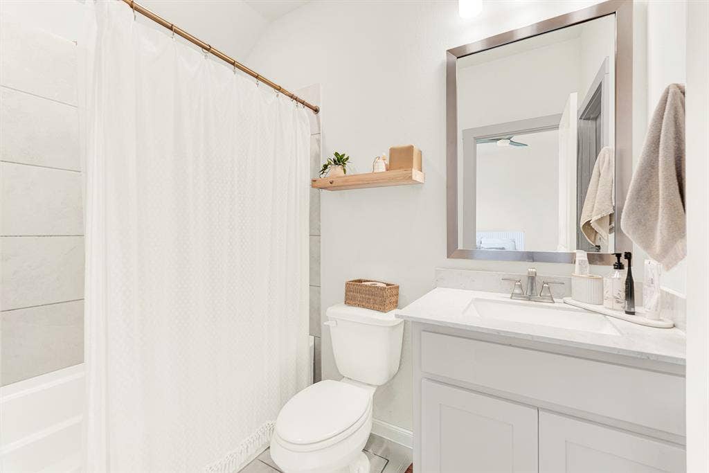 10067 Clover Forest Court, Frisco, TX 75035 Smooth gray wall tiling around the tub creates a tailored look that reflects overhead light nicely. It’s ideal for drawing a warm, bubbly bath after a busy day of school or outdoor sports.