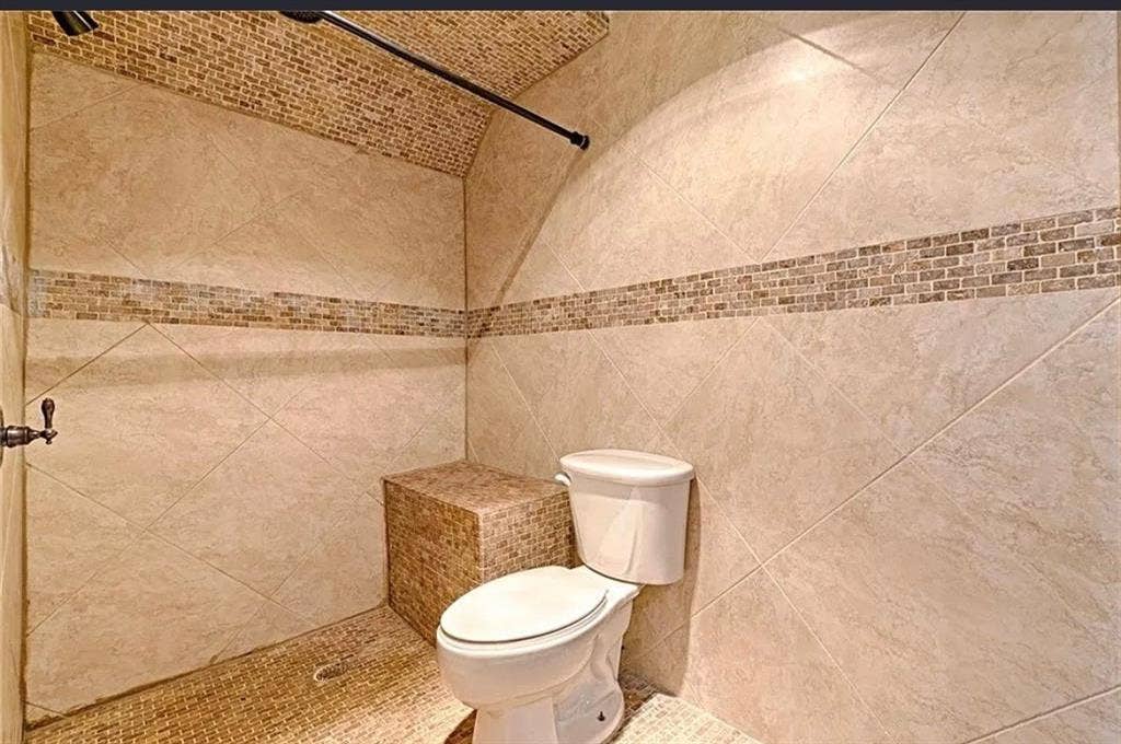 2601 Country Place, Carrollton, TX 75006 Walk-in shower with full-height large format wall tile, mosaic accent band, and mosaic-tiled ceiling