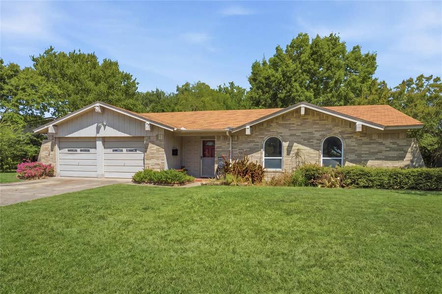 Property photo for 2015 Inverness Drive, Carrollton, TX