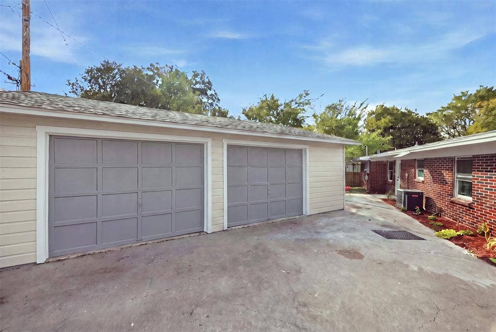 400 Hillcrest Street, Mansfield, TX 76063 2 Car detached