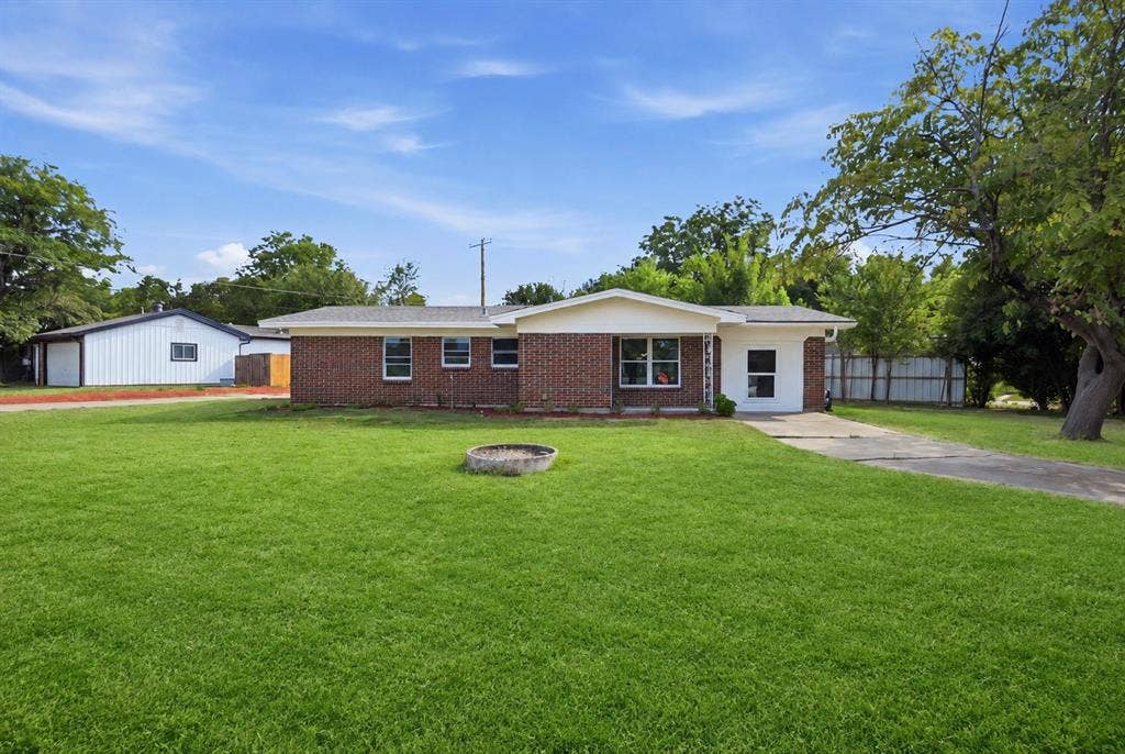 400 Hillcrest Street, Mansfield, TX 76063 Grass Virtually Enhanced