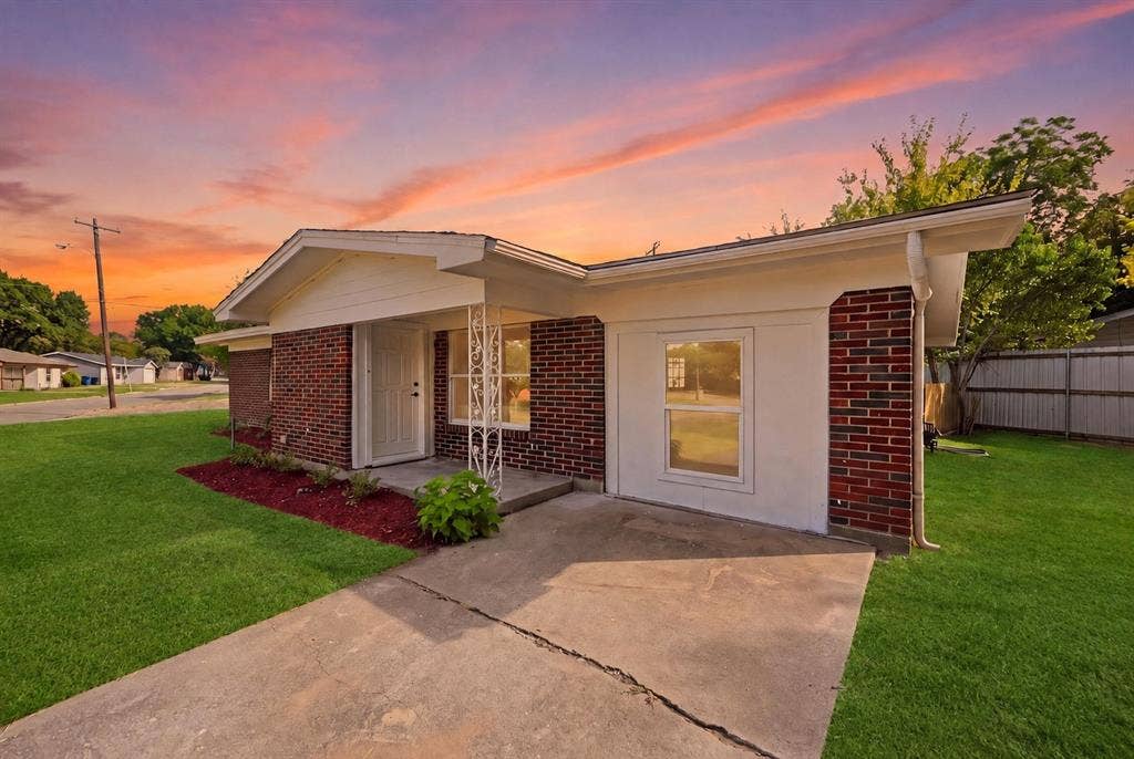 400 Hillcrest Street, Mansfield, TX 76063 400 Hillcrest Street, Mansfield, TX 76063