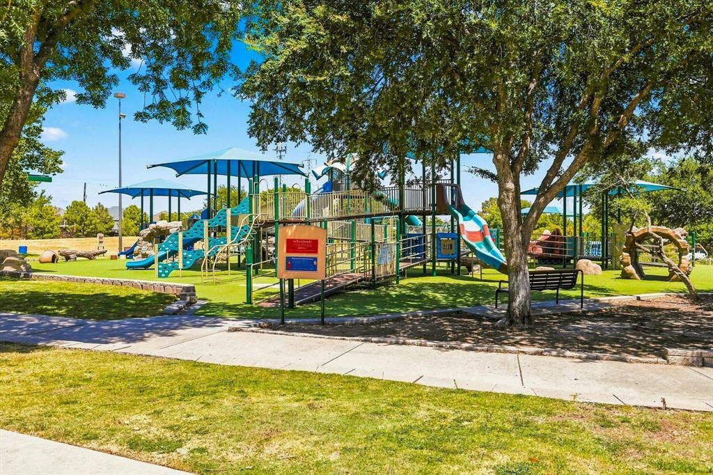 2517 Lawnview Drive, Carrollton, TX 75006 Playground