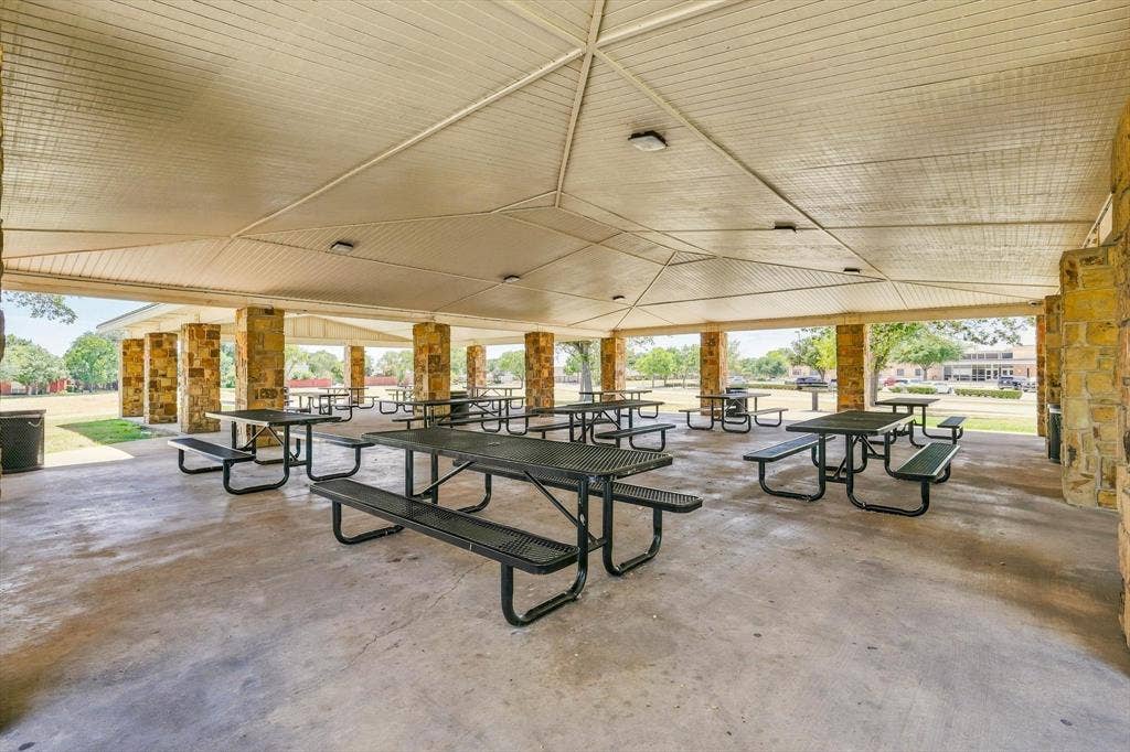 2517 Lawnview Drive, Carrollton, TX 75006 Pavillion