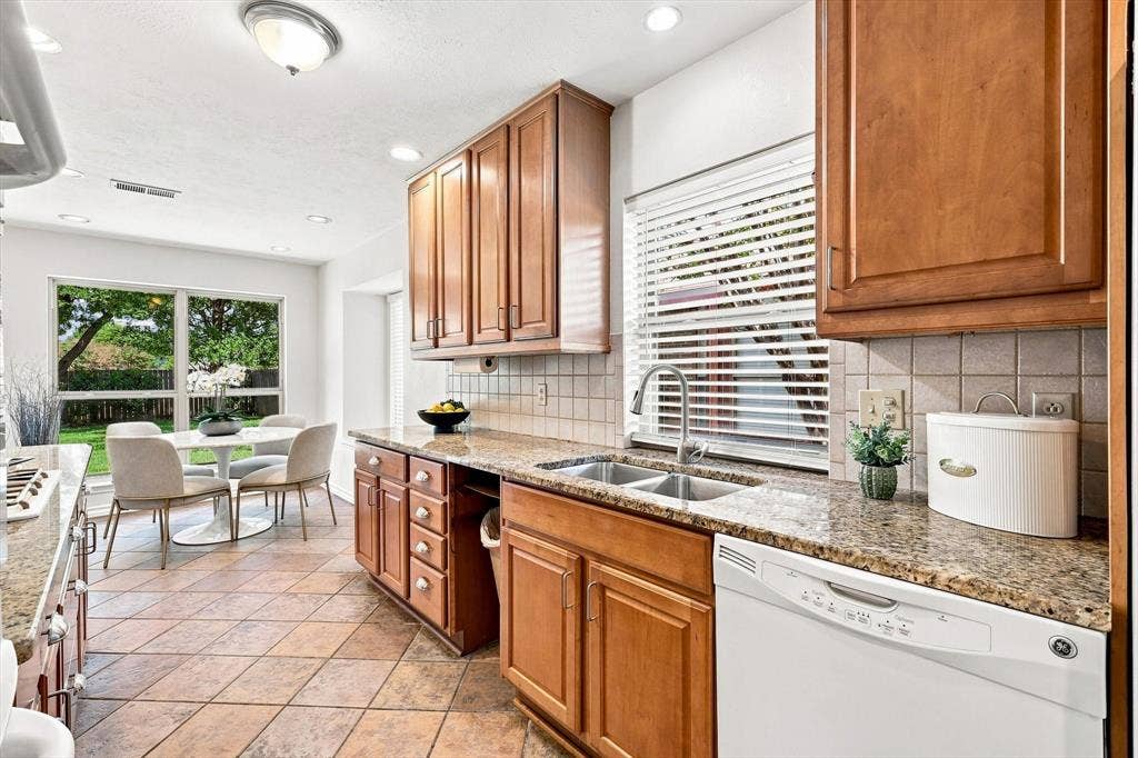2517 Lawnview Drive, Carrollton, TX 75006 2517 Lawnview Drive, Carrollton, TX 75006