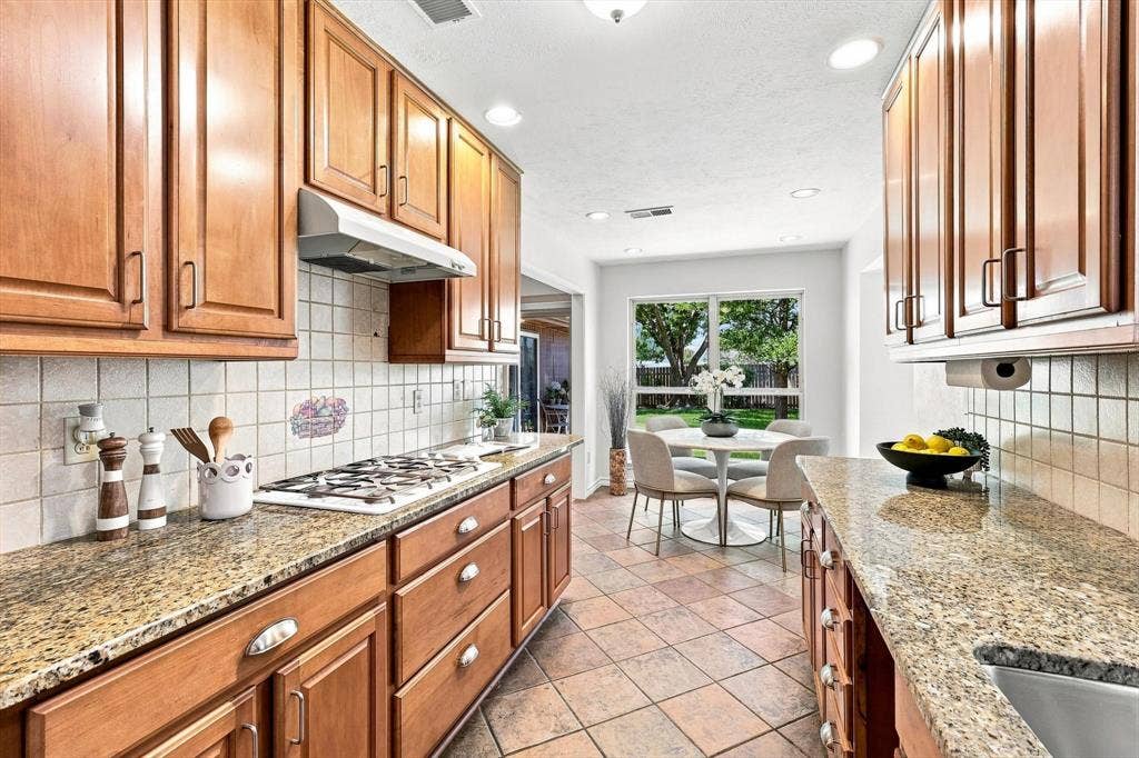 2517 Lawnview Drive, Carrollton, TX 75006 2517 Lawnview Drive, Carrollton, TX 75006